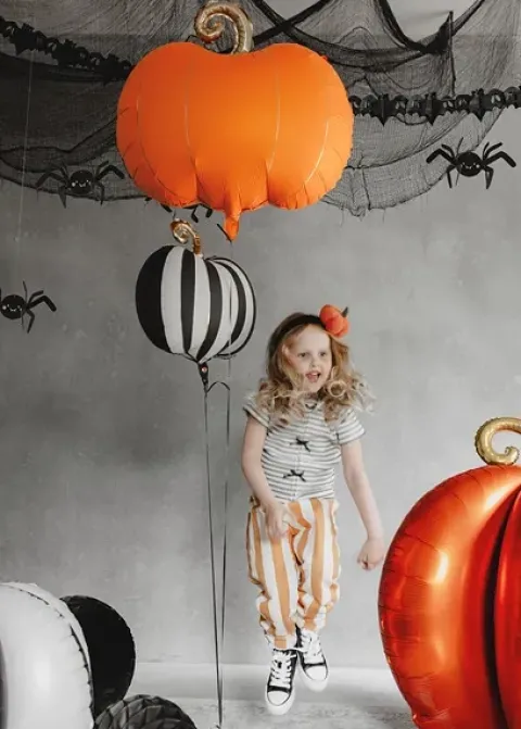 Balon foliowy Dynia w paski kremowo czarne 39x38 cm