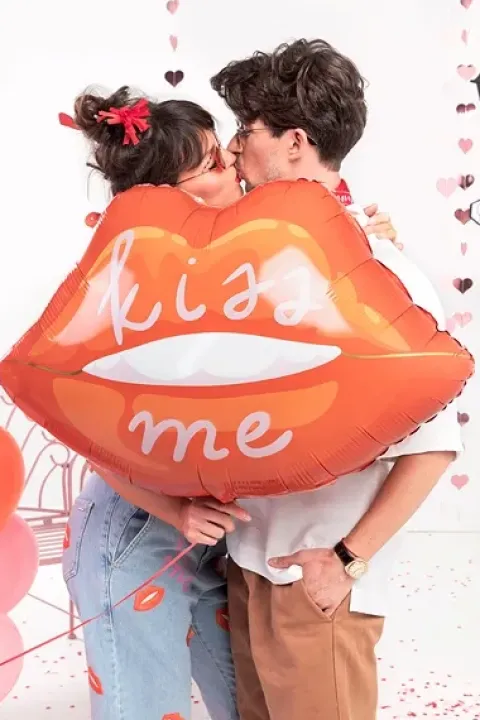 Balon foliowy USTA Kiss Me 86.5x65 cm
