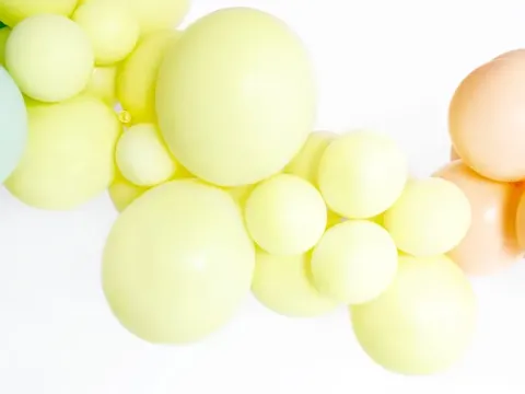 Balon Strong jednokolorowy 12 cali 100 szt. Pastel Light Yellow
