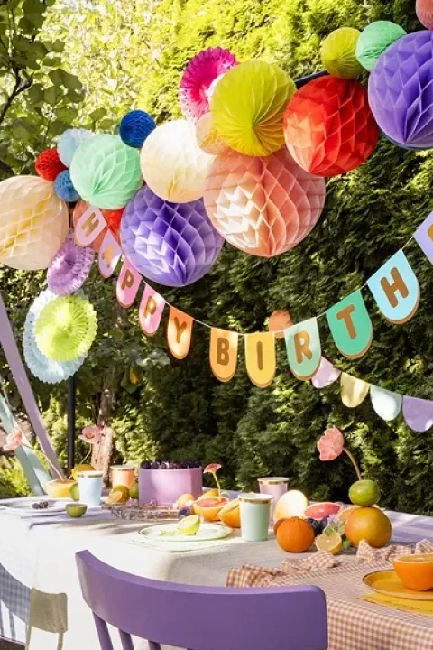 Baner papierowy HAPPY BIRTHDAY kolorowe choragiewki 1,63 m