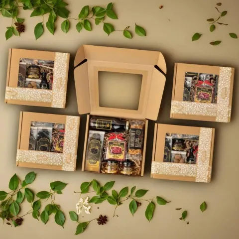 Box zestaw prezentowy prezent kawa miód syrop czekolada baton migdały kraft