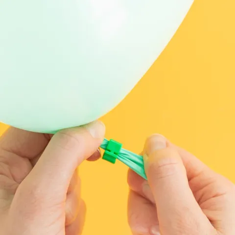 Klips do balonów biały zamknięcie 100 szt.