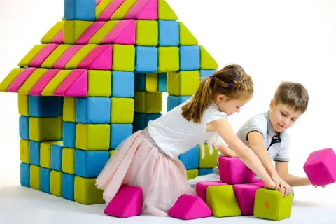 KLOCKI MAGNETYCZNE JollyHeap 50 szt. Montessori medium (kolory do wyboru)