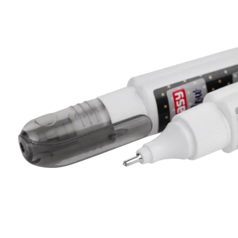 Korektor w piórze Fansy 7 ml Easy