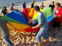 Książka: Zabawy z chustą animacyjną wyd. Akson