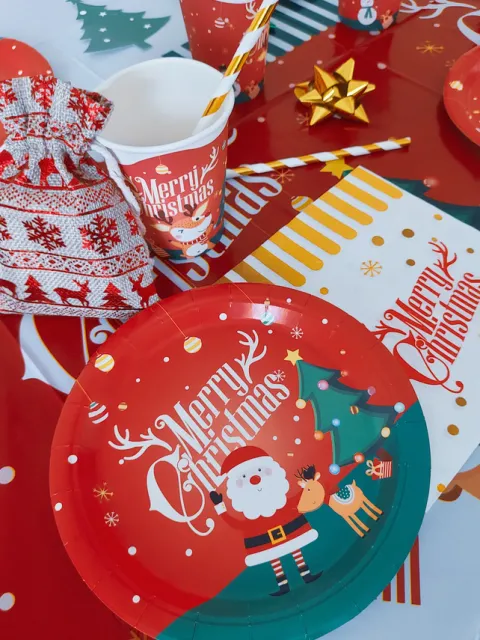 Kubeczki papierowe Merry Christmas czerwone z reniferem 6 szt.