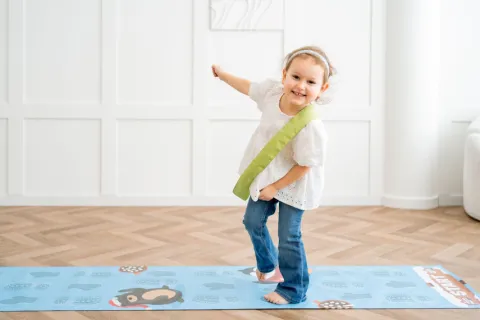 Mata Animacyjna Skaczące Stópki 50x300 cm ZIMA