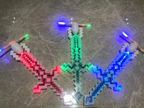 Miecz MINECRAFT Efekty świetlne i dźwiękowe 39 cm MIX