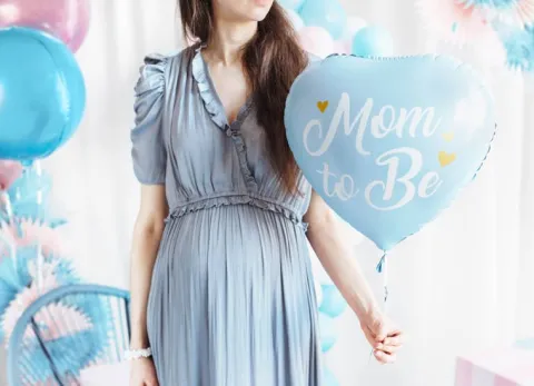 Mom to Be balon foliowy serce 35 cm Baby Shower