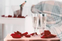 Płatki róż w woreczku KONFETTI czerwone 100 szt.