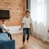 Skakanka sznurkowa z drewnianymi rączkami Akson 2m