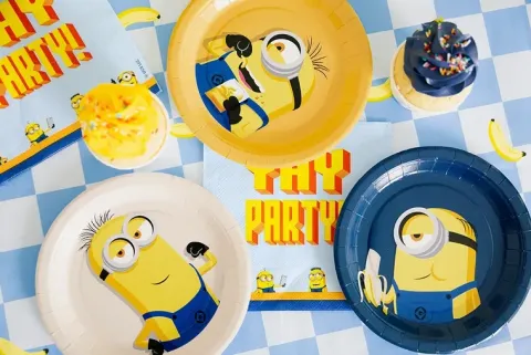 Talerzyki papierowe Minionki 18 cm 6 szt.