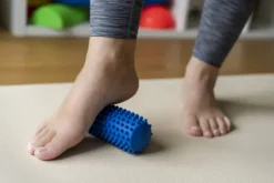 Wałek do masażu i rehabilitacji, roller jeżyk czarny 15 cm TULLO