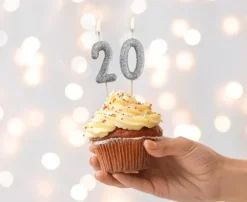 Świeczka urodzinowa cyfra 2 czarna ze srebrnym brokatem