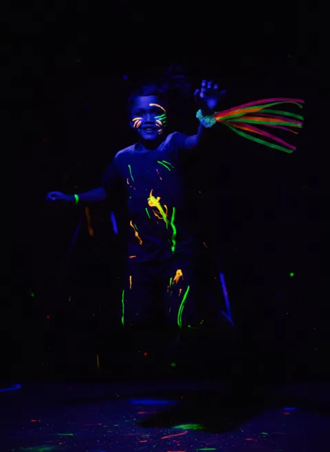 Wstążki do tańca 50 cm na rękę Neonowe UV 1 szt.