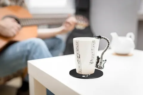 Zestaw muzyka duo - Kubek GITARA ELEKTRYCZNA CZARNA + podkładka